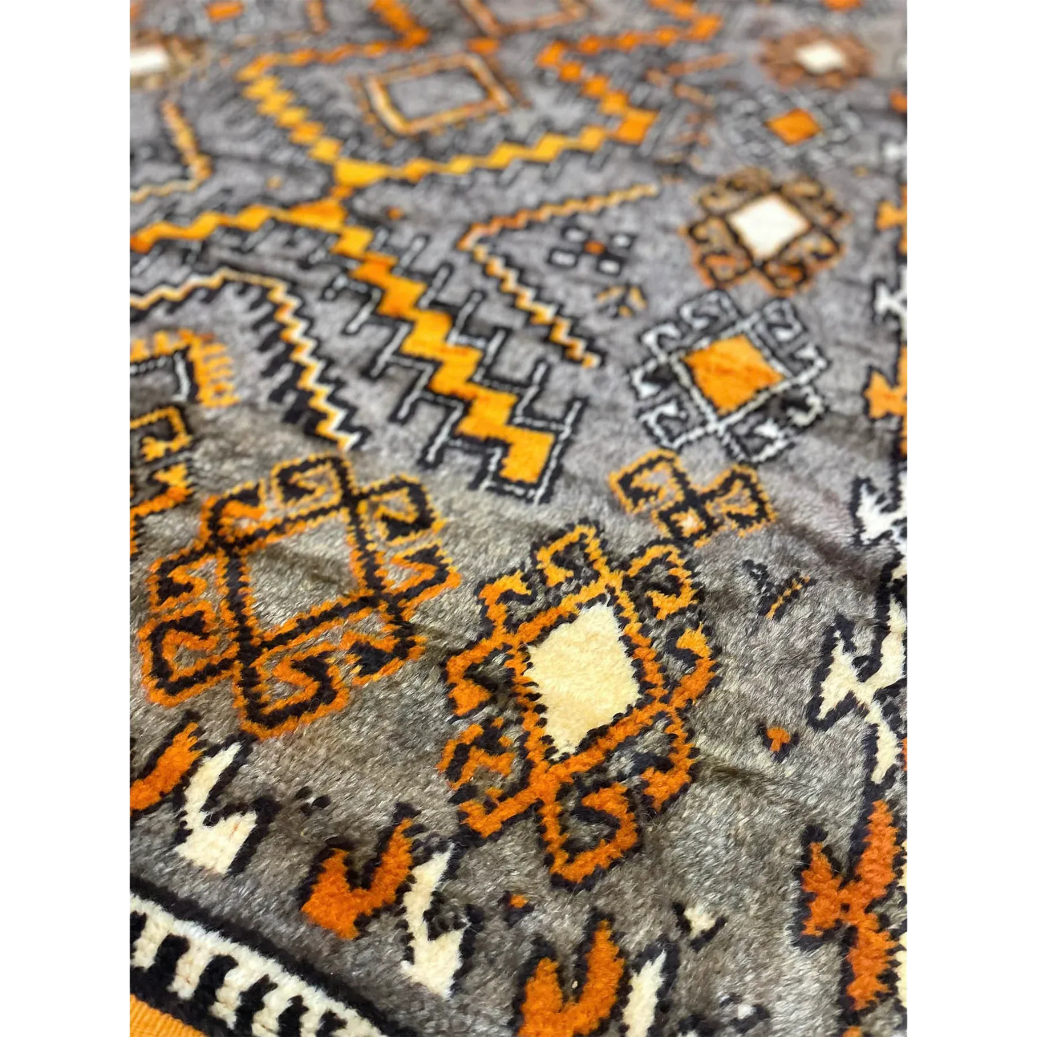 Moroccan Ait Ouaouzguite Wool Rug – 4'8" x 8', Dark Grey & Orange