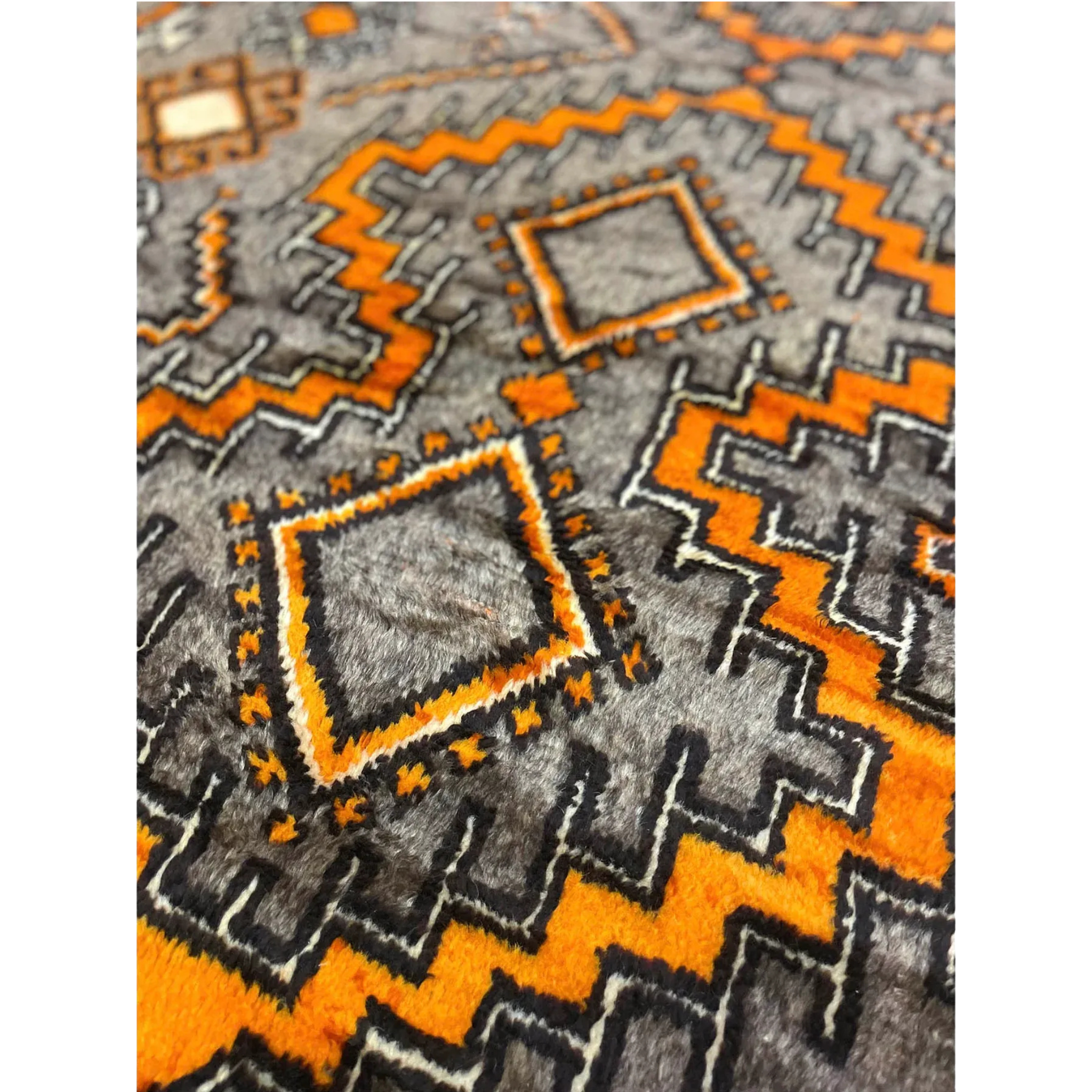 Moroccan Ait Ouaouzguite Wool Rug – 4'8" x 8', Dark Grey & Orange