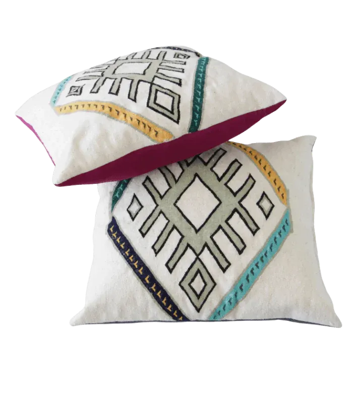 Moroccan Geometric Wool Pillow Cover – White Woven Front, Fuchsia Cotton Back - cooperativeatma
