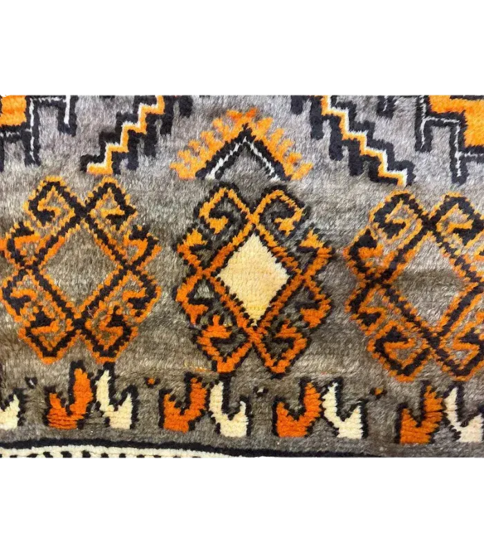 Moroccan Ait Ouaouzguite Wool Rug – 4'8" x 8', Dark Grey & Orange - cooperativeatma