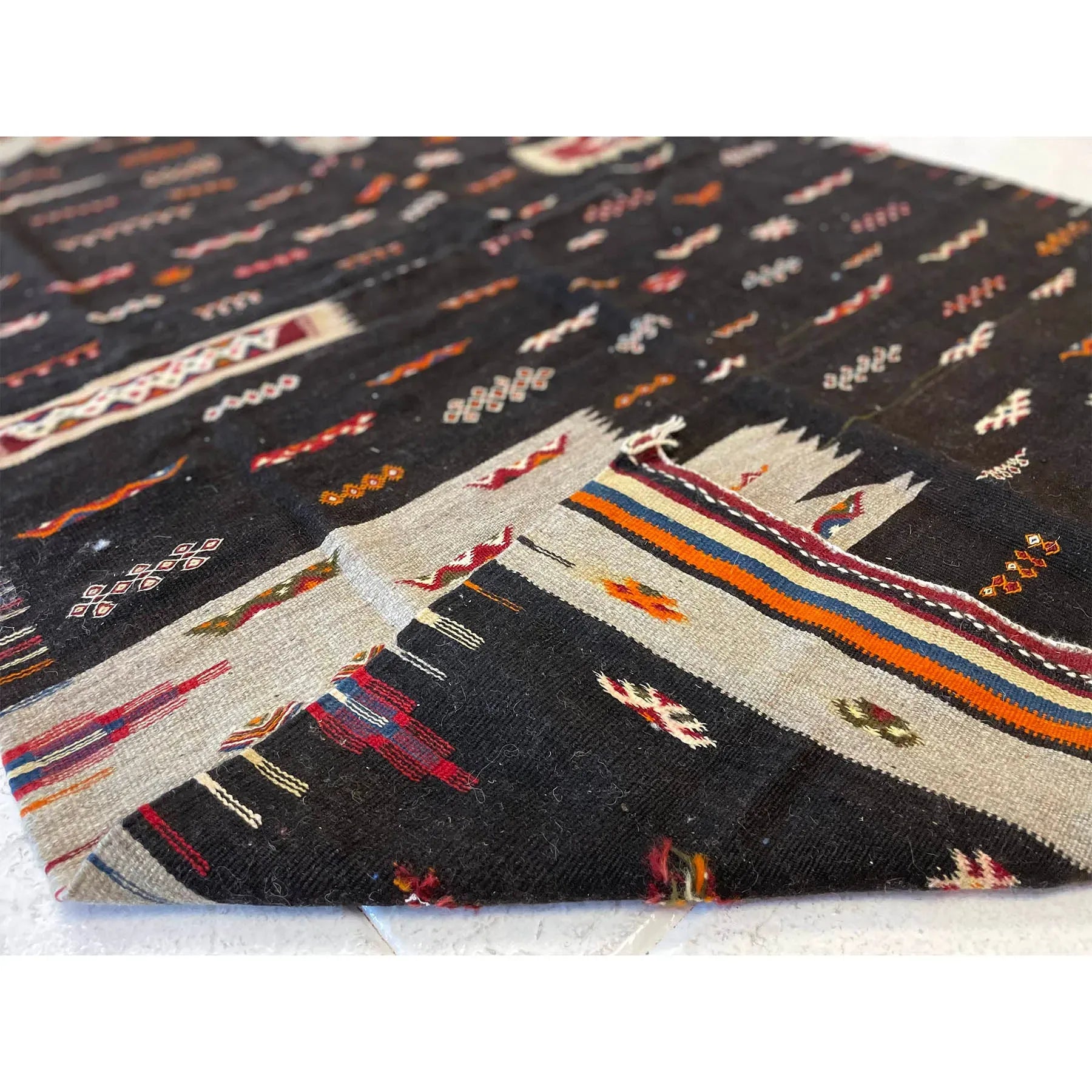 small Akhanif Moroccan Wool Rug – Flatweave Kilim, 3’11” x 6’2″