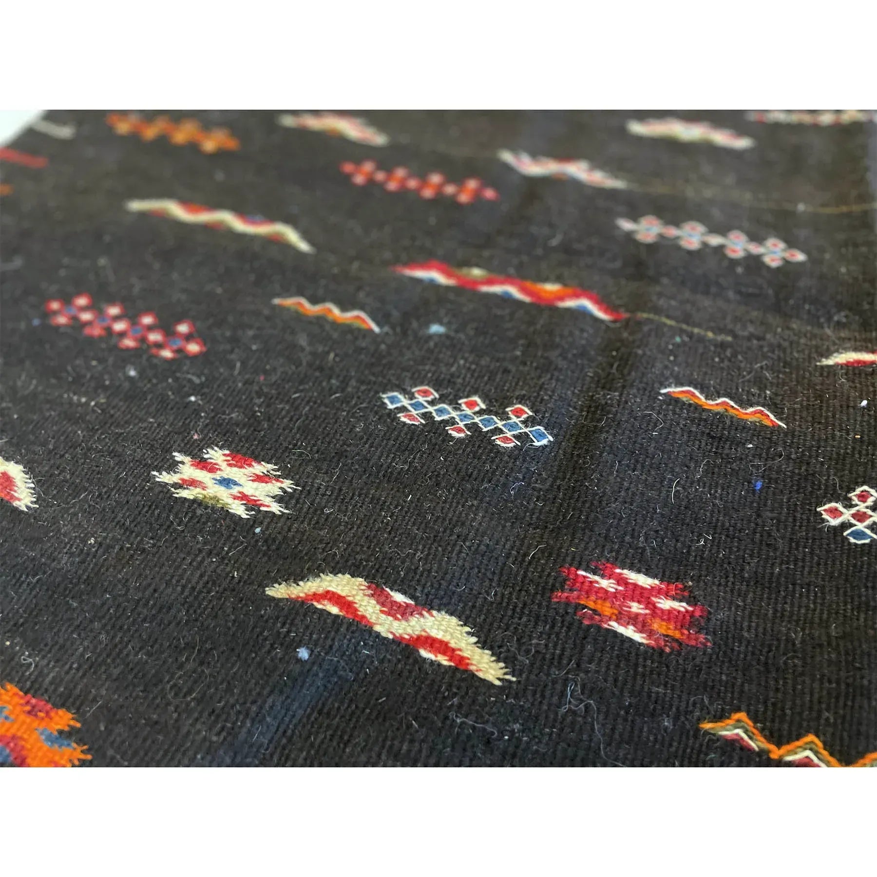 small Akhanif Moroccan Wool Rug – Flatweave Kilim, 3’11” x 6’2″