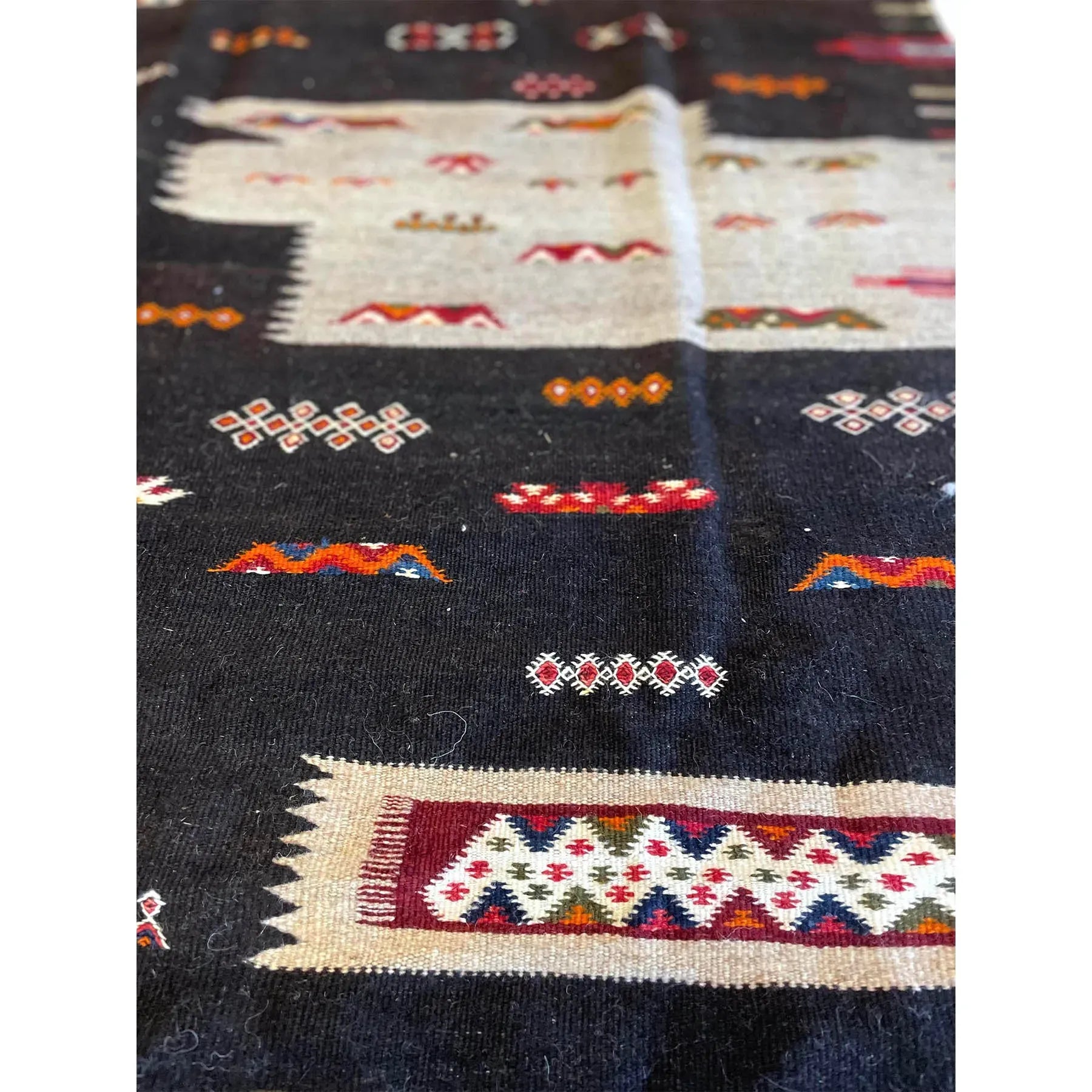 small Akhanif Moroccan Wool Rug – Flatweave Kilim, 3’11” x 6’2″