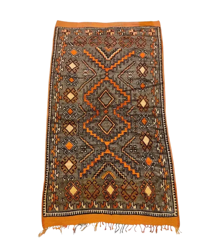 Moroccan Ait Ouaouzguite Wool Rug – 4'8" x 8', Dark Grey & Orange - cooperativeatma